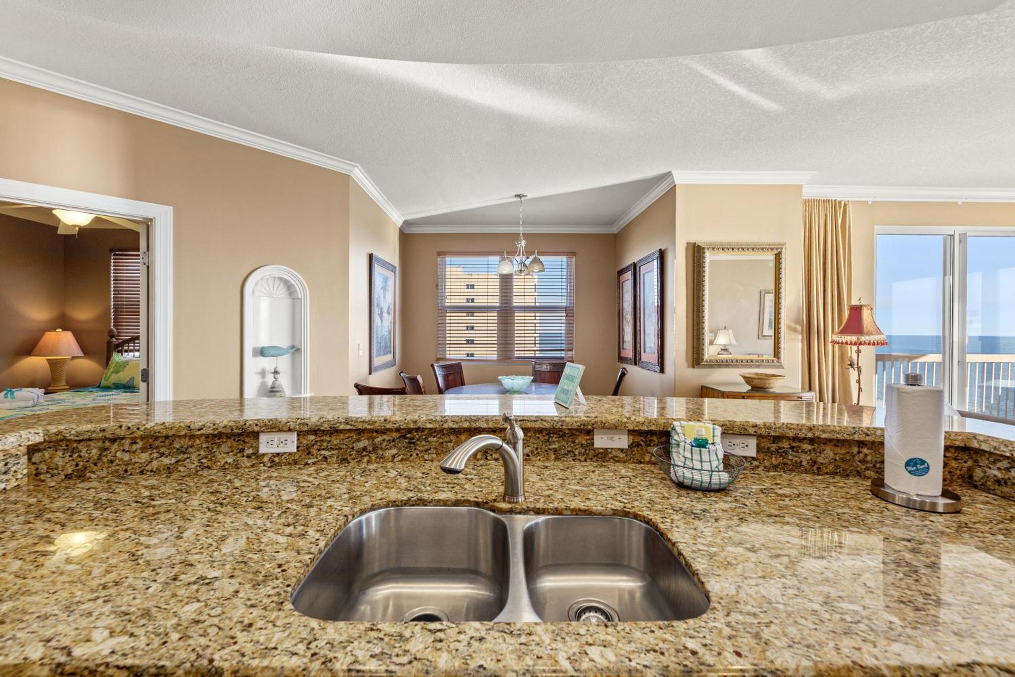 Gulf Front Master Bedroom! 2 Pools & Hot Tubs! Sleeps 8! Panama City Beach Zewnętrze zdjęcie